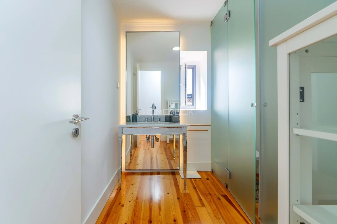 Apartamento T2 para Arrendamento em Santo António Foto 8