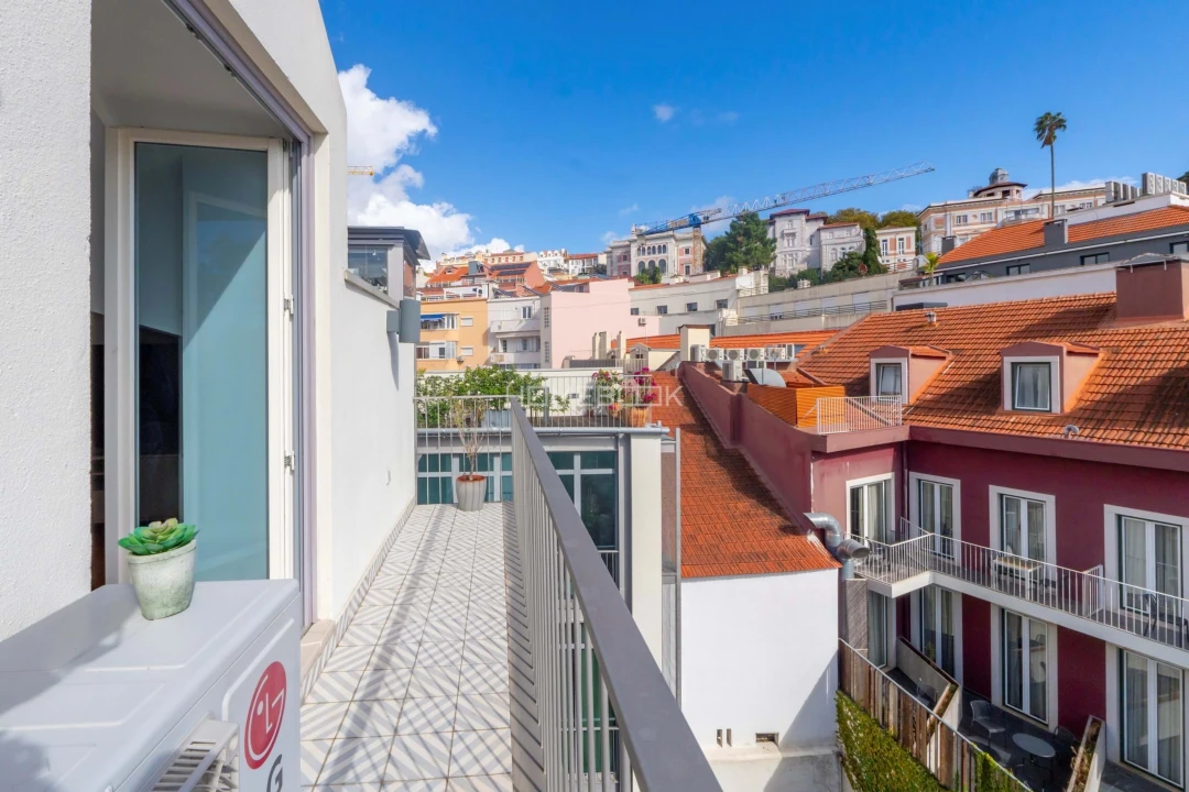 Apartamento T2 para Arrendamento em Santo António Foto 6