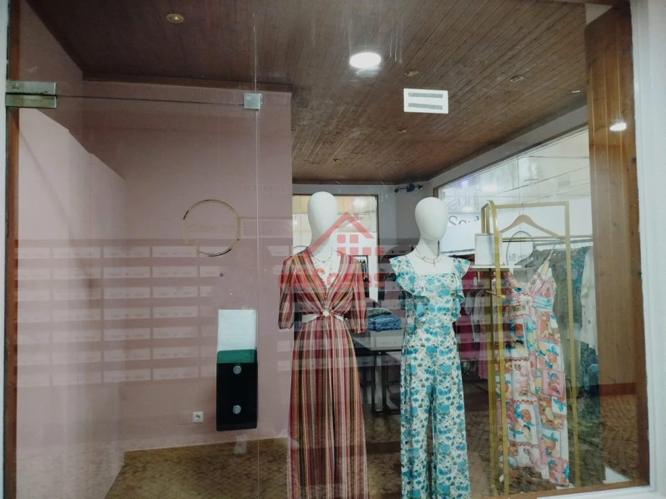 Loja para Arrendamento em Lumiar Foto 9