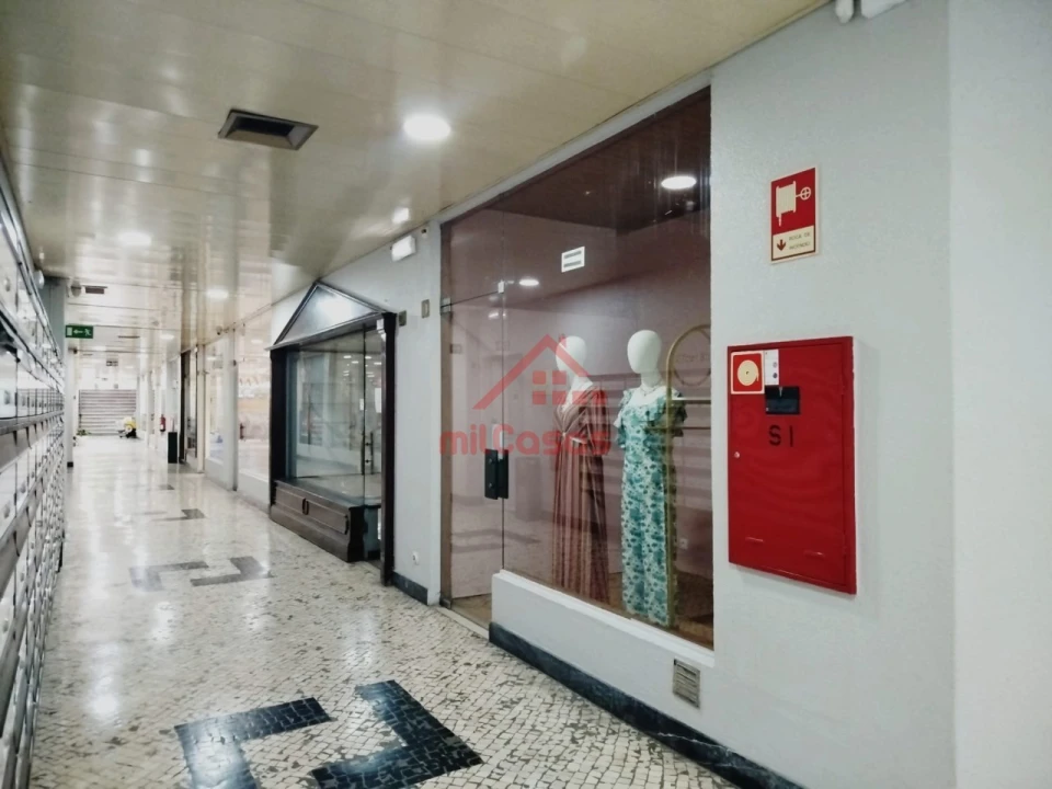 Loja para Arrendamento em Lumiar Foto 11