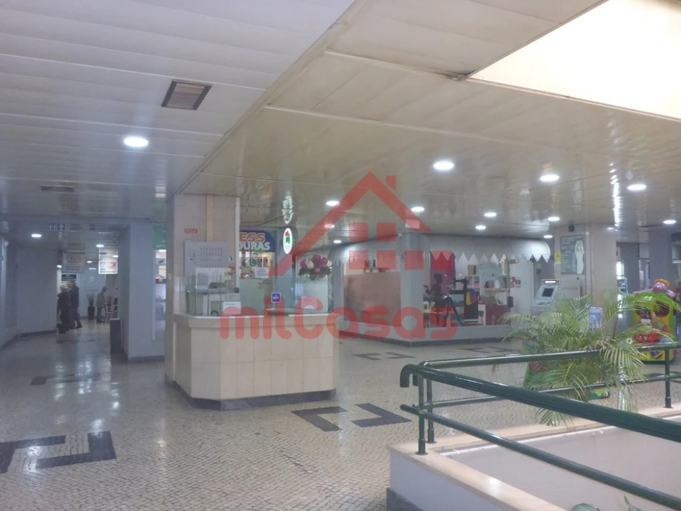 Loja para Arrendamento em Lumiar Foto 19