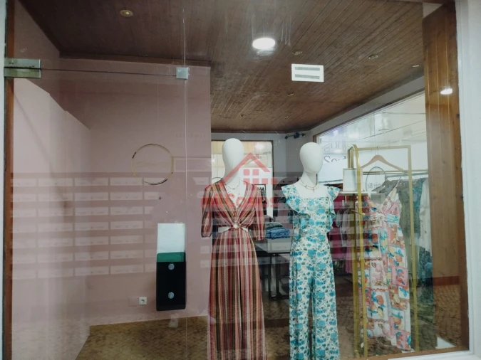 Loja para Arrendamento em Lumiar Foto 9