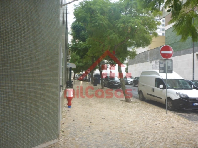 Loja para Arrendamento em Lumiar Foto 22