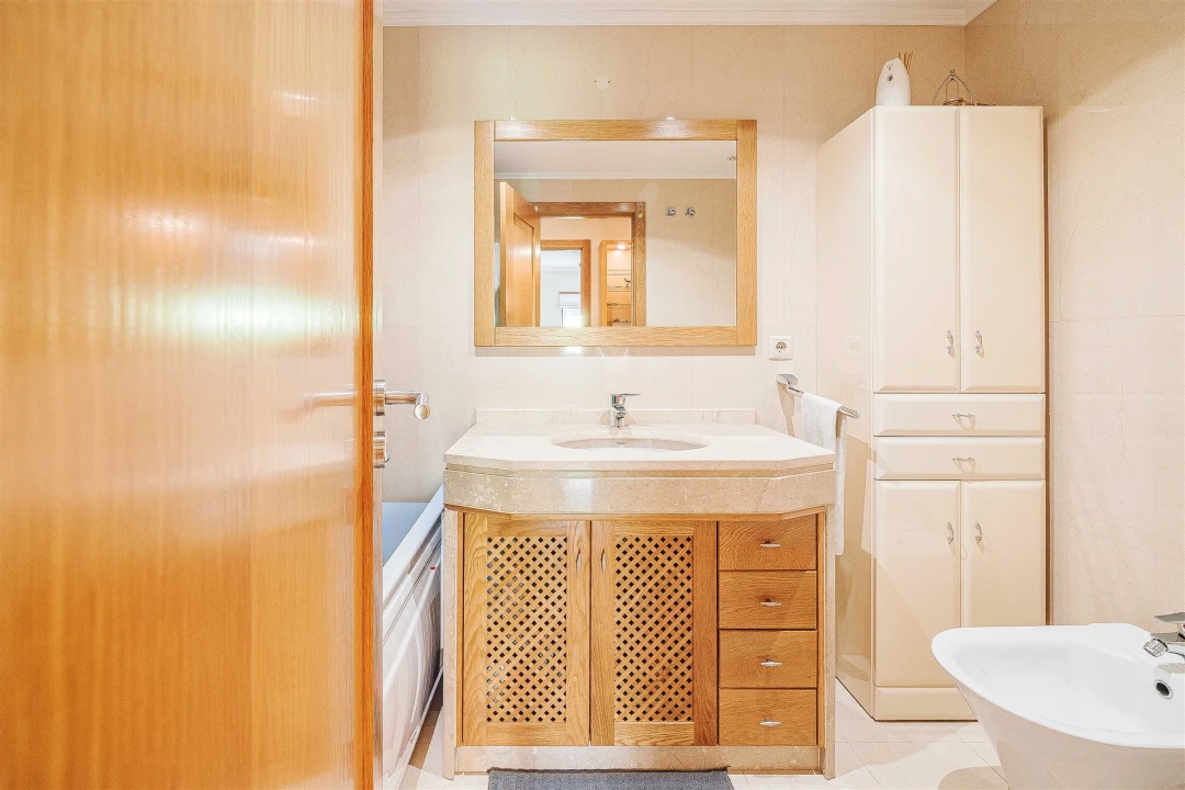 Apartamento T3 para Venda em Carnaxide e Queijas Foto 24