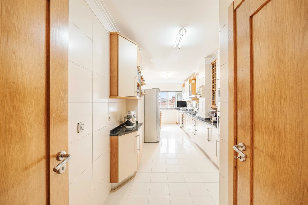 Apartamento T3 para Venda em Carnaxide e Queijas Foto 44