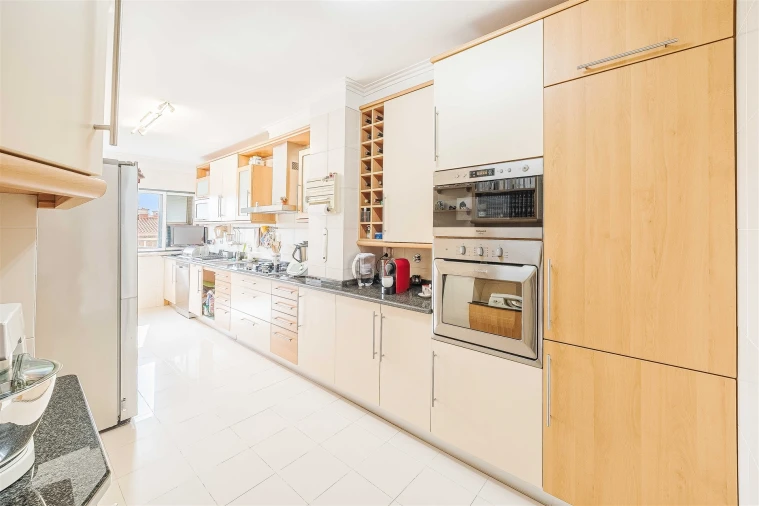 Apartamento T3 para Venda em Carnaxide e Queijas Foto 46