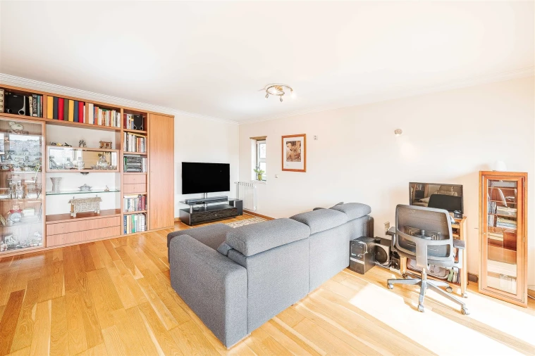 Apartamento T3 para Venda em Carnaxide e Queijas Foto 16