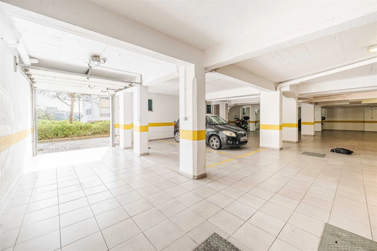 Apartamento T3 para Venda em Carnaxide e Queijas Foto 59