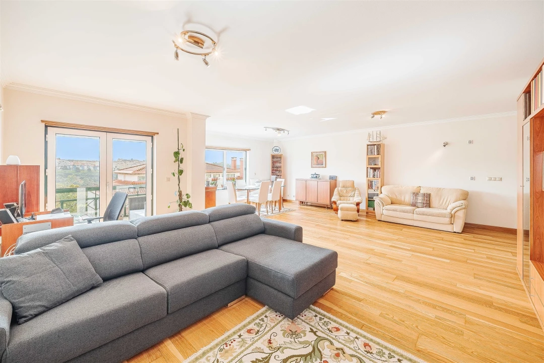 Apartamento T3 para Venda em Carnaxide e Queijas Foto 1