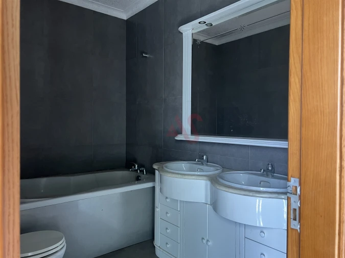 Moradia T4 para Venda em Raimonda Foto 30