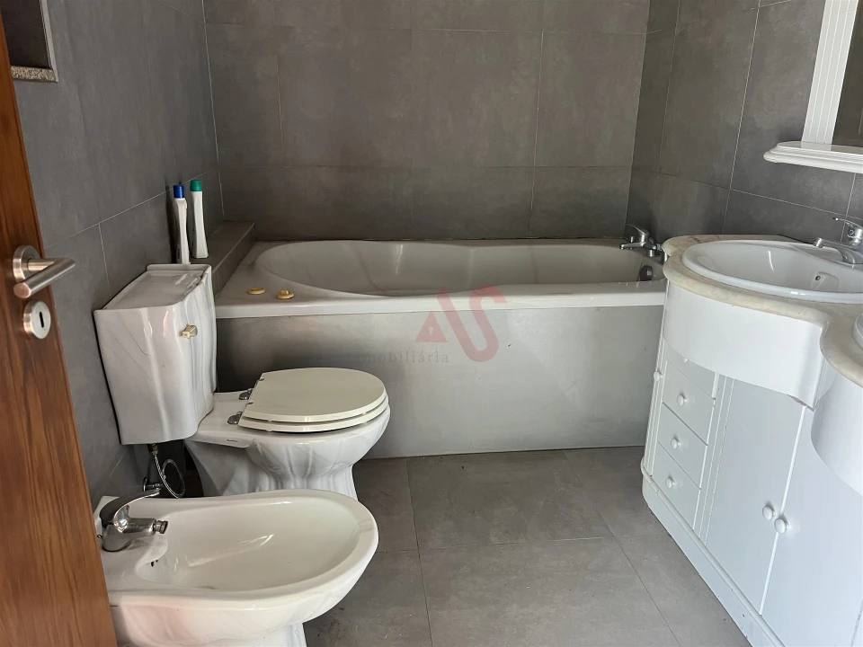 Moradia T4 para Venda em Raimonda Foto 29