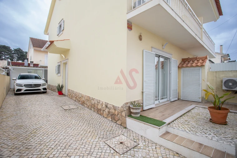 Moradia T3 para Venda em Quinta do Conde Foto 2