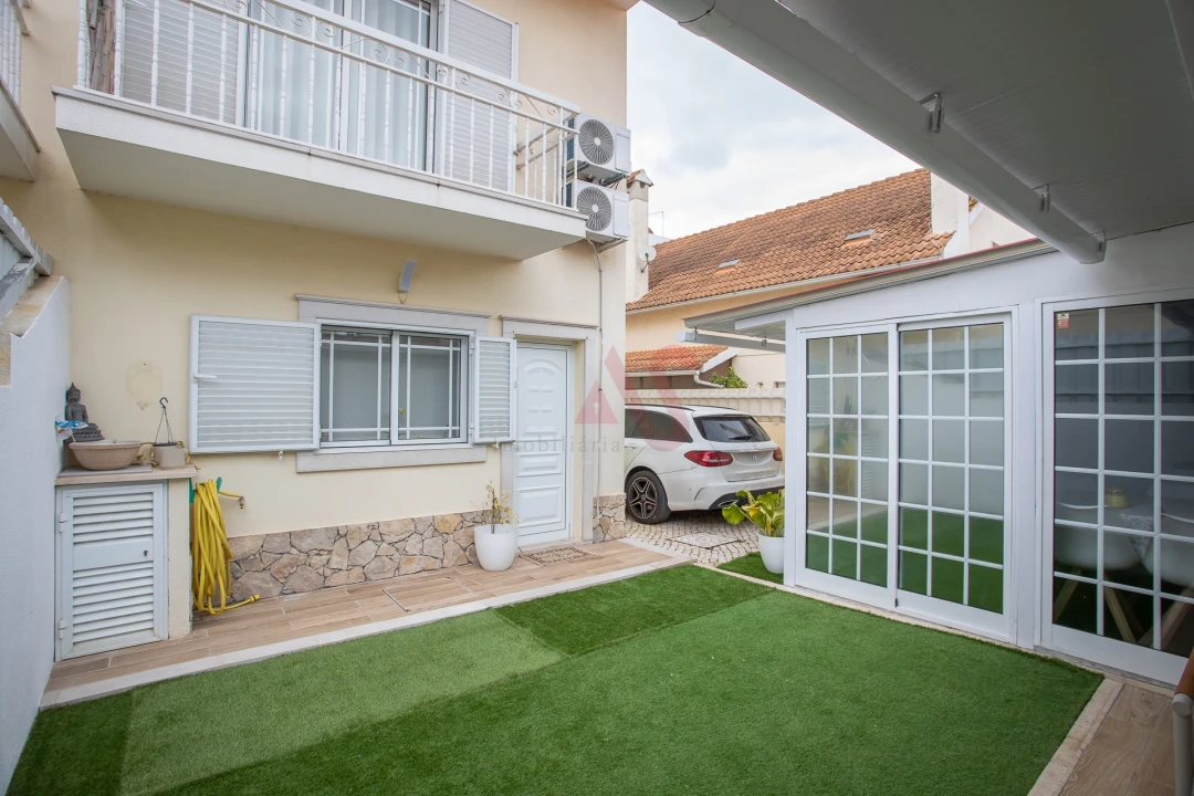 Moradia T3 para Venda em Quinta do Conde Foto 5