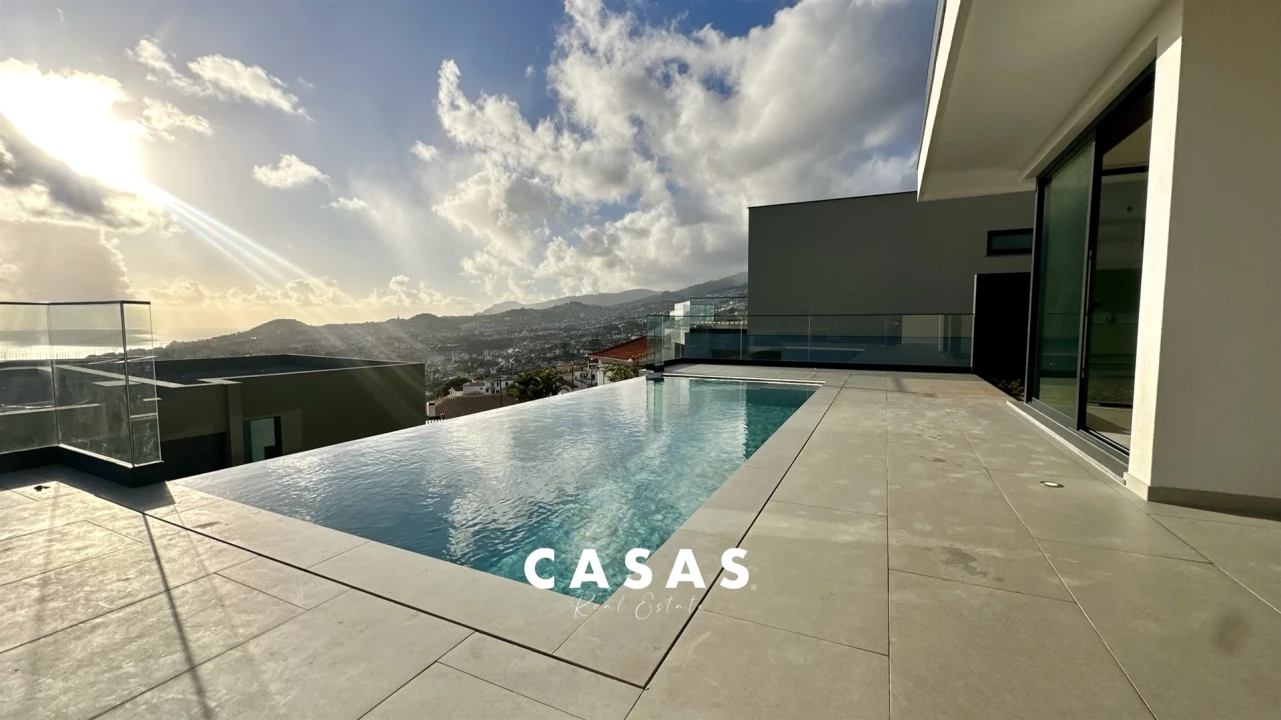 Moradia T3 para Venda em Funchal (Santa Maria Maior) Foto 4