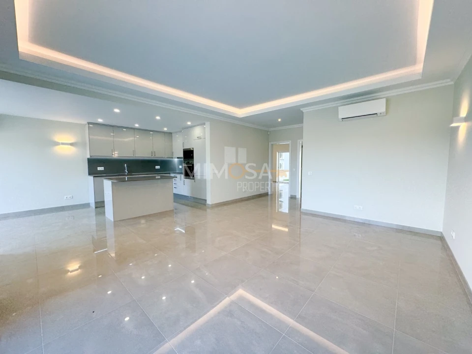 Moradia T2 para Venda em Lagos (São Sebastião e Santa Maria) Foto 4