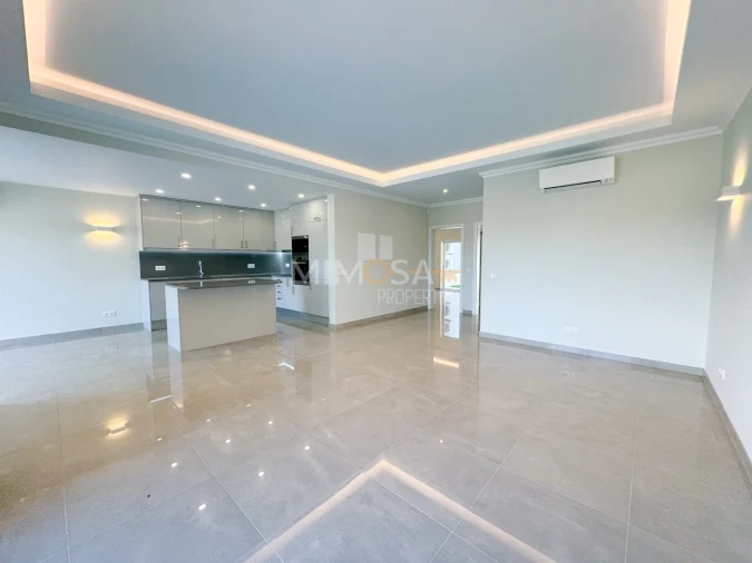 Moradia T2 para Venda em Lagos (São Sebastião e Santa Maria) Foto 4