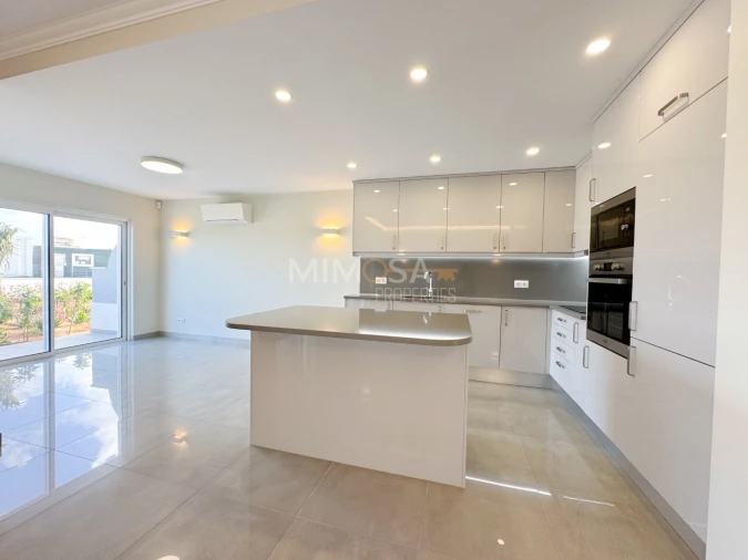 Moradia T2 para Venda em Lagos (São Sebastião e Santa Maria) Foto 12