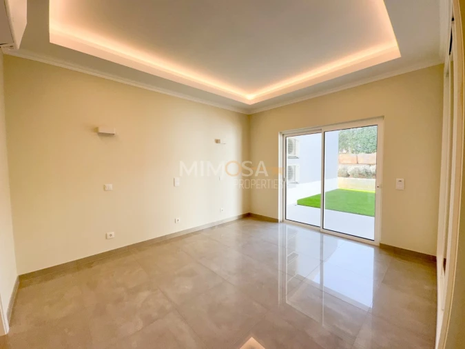 Moradia T2 para Venda em Lagos (São Sebastião e Santa Maria) Foto 11