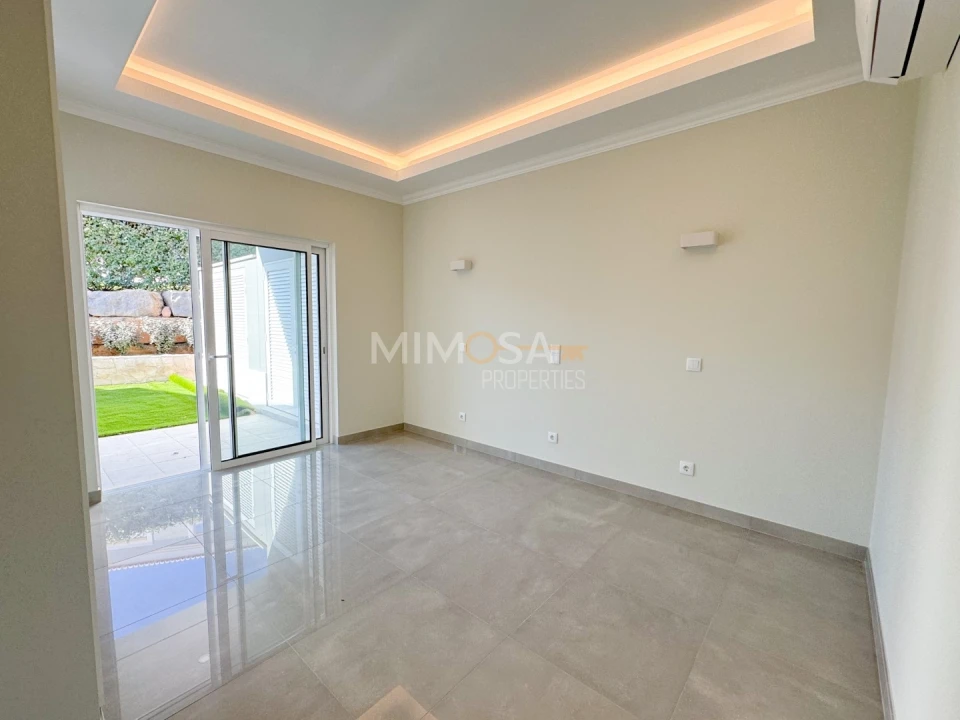 Moradia T2 para Venda em Lagos (São Sebastião e Santa Maria) Foto 9