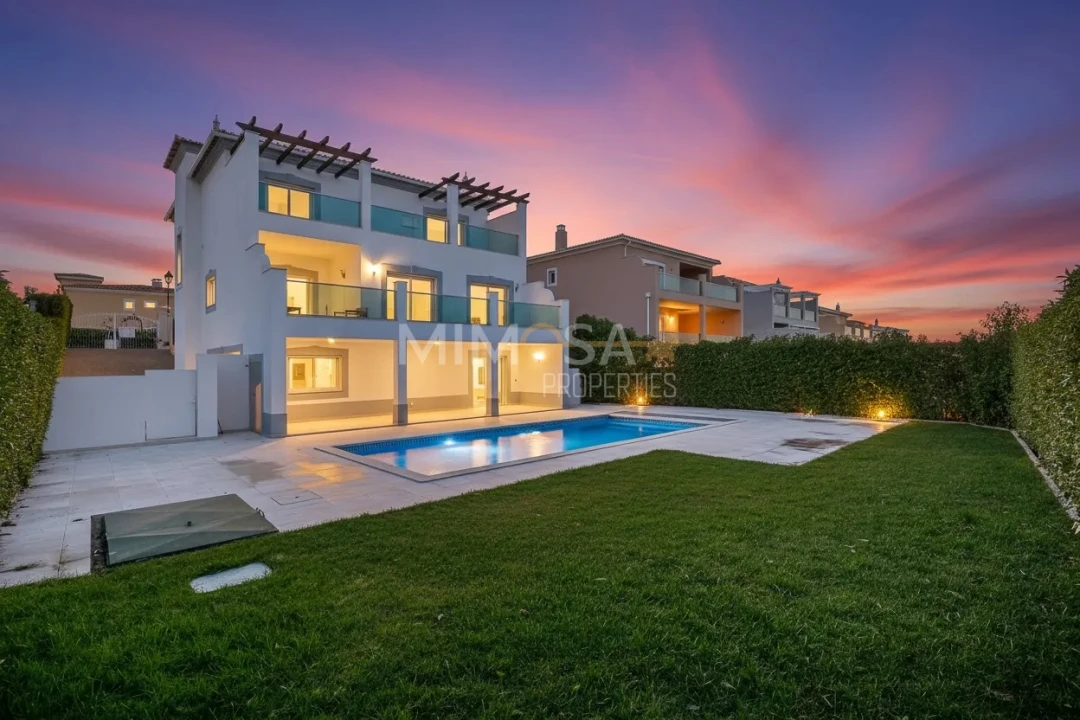 Moradia T4 para Venda em Lagos (São Sebastião e Santa Maria) Foto 22