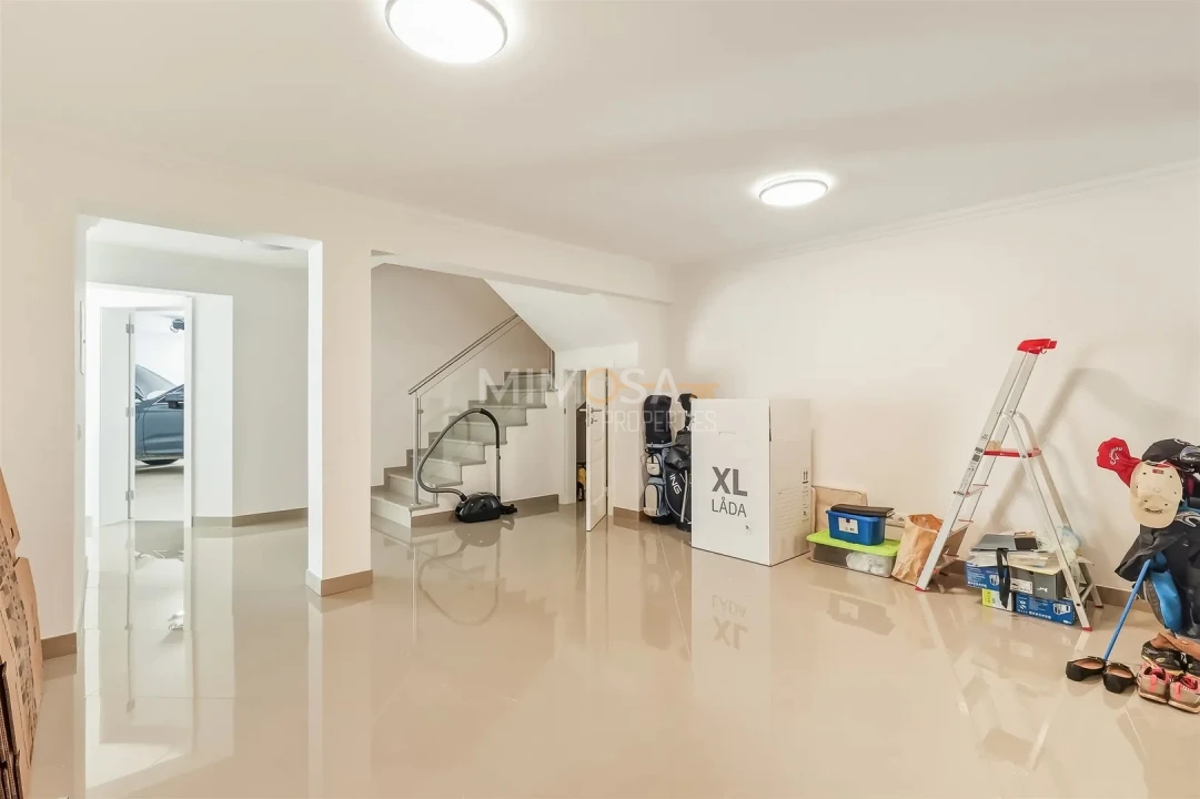 Moradia T4 para Venda em Lagos (São Sebastião e Santa Maria) Foto 11