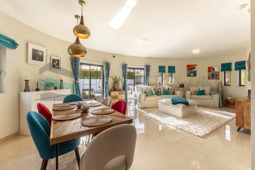 Moradia T3 para Venda em Quarteira Foto 2