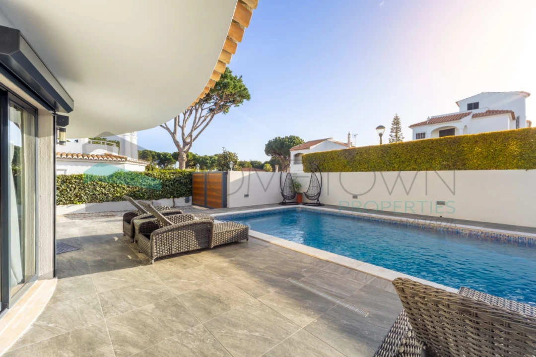 Moradia T3 para Venda em Quarteira Foto 1