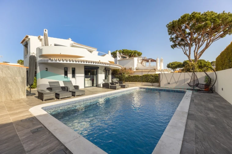 Moradia T3 para Venda em Quarteira Foto 9