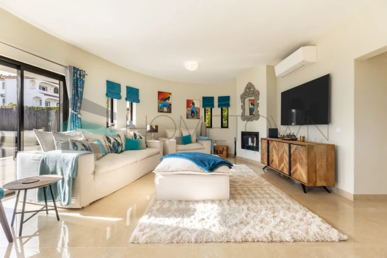 Moradia T3 para Venda em Quarteira Foto 3