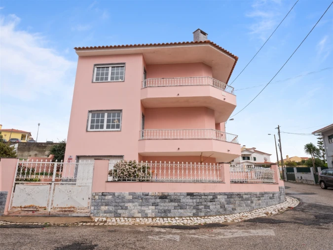 Moradia T4 para Arrendamento em Alcabideche Foto 31