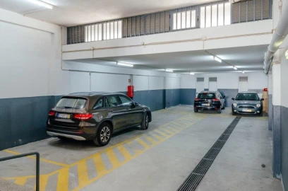 Apartamento T2 para Arrendamento em Aldoar, Foz do Douro e Nevogilde