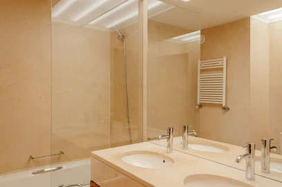 Apartamento T2 para Arrendamento em Aldoar, Foz do Douro e Nevogilde