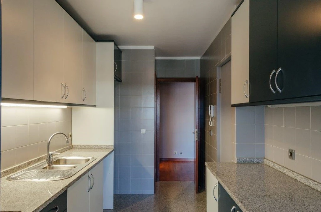 Apartamento T2 para Arrendamento em Aldoar, Foz do Douro e Nevogilde Foto 5