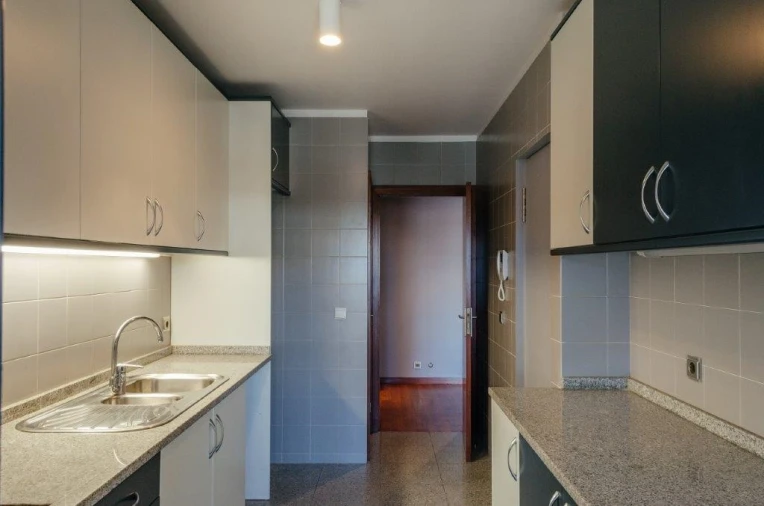 Apartamento T2 para Arrendamento em Aldoar, Foz do Douro e Nevogilde Foto 5