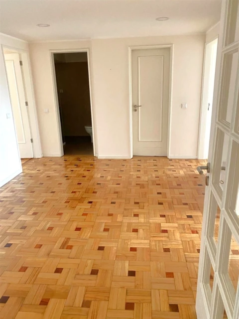 Apartamento T4 para Venda em Aldoar, Foz do Douro e Nevogilde