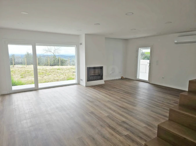 Moradia T3 para Venda em Sé e São Lourenço Foto 2