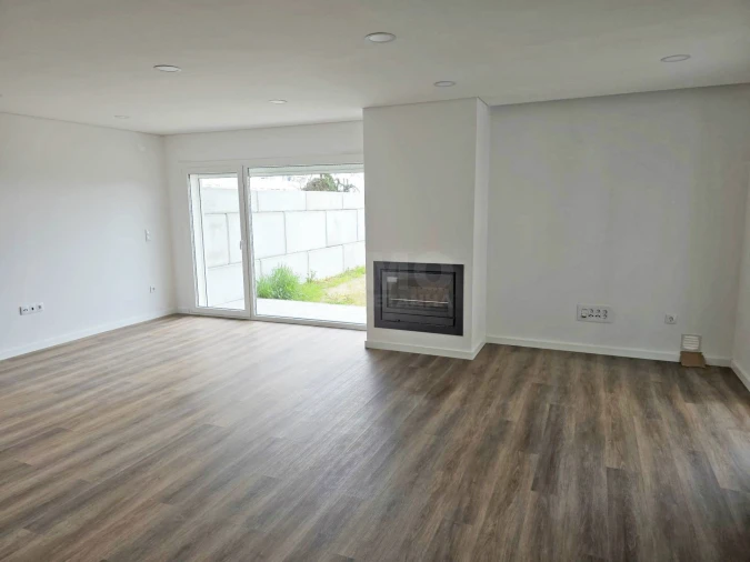 Moradia T3 para Venda em Sé e São Lourenço Foto 3