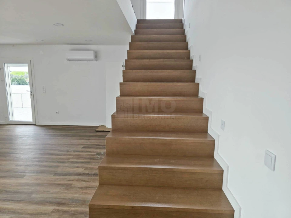 Moradia T3 para Venda em Sé e São Lourenço Foto 5