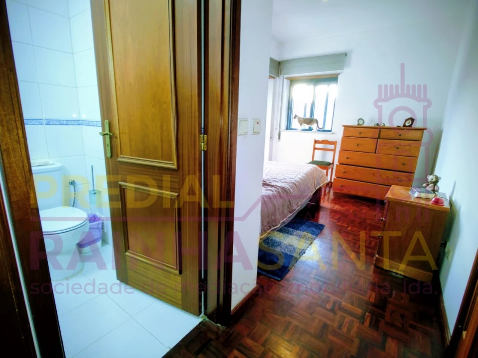 Apartamento T3 para Venda em Sé Nova, Santa Cruz, Almedina e São Bartolomeu Foto 23