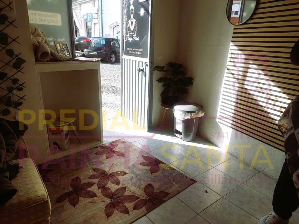 Loja para Arrendamento em Cernache Foto 1