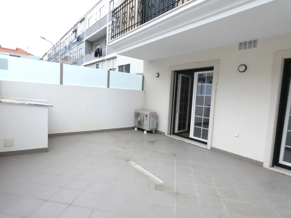 Apartamento T1 para Venda em Águas Livres Foto 12