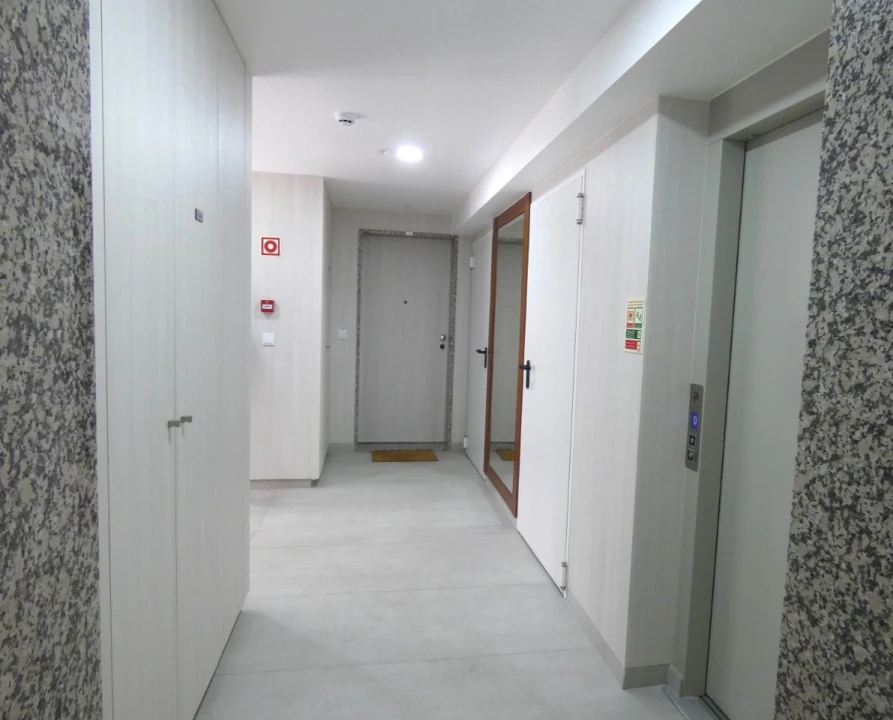 Apartamento T1 para Venda em Águas Livres Foto 30