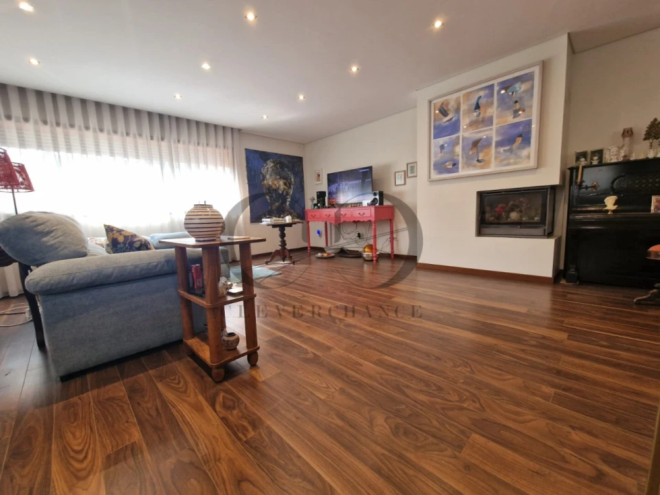 Apartamento T4 para Venda em Cidade da Maia Foto 2