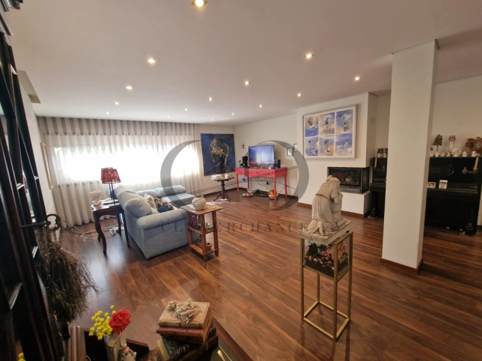 Apartamento T4 para Venda em Cidade da Maia Foto 12