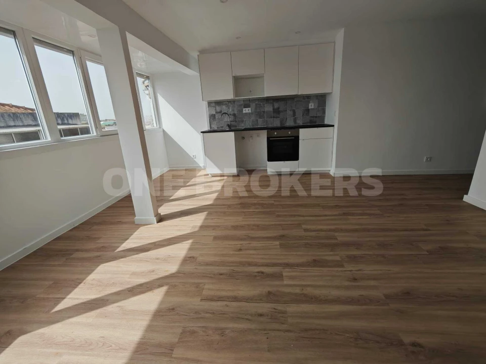 Apartamento T2 para Venda em Camarate, Unhos e Apelação Foto 4