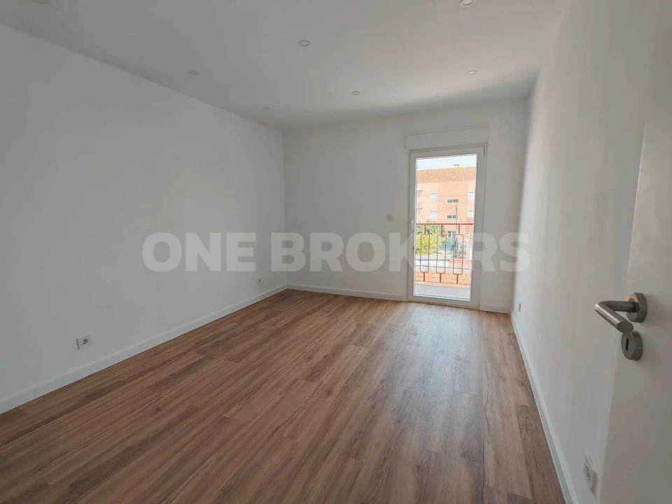 Apartamento T2 para Venda em Camarate, Unhos e Apelação Foto 12