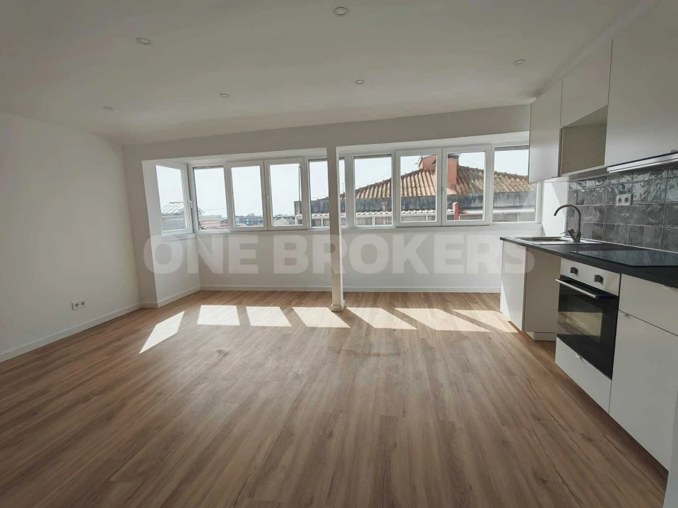 Apartamento T2 para Venda em Camarate, Unhos e Apelação Foto 1