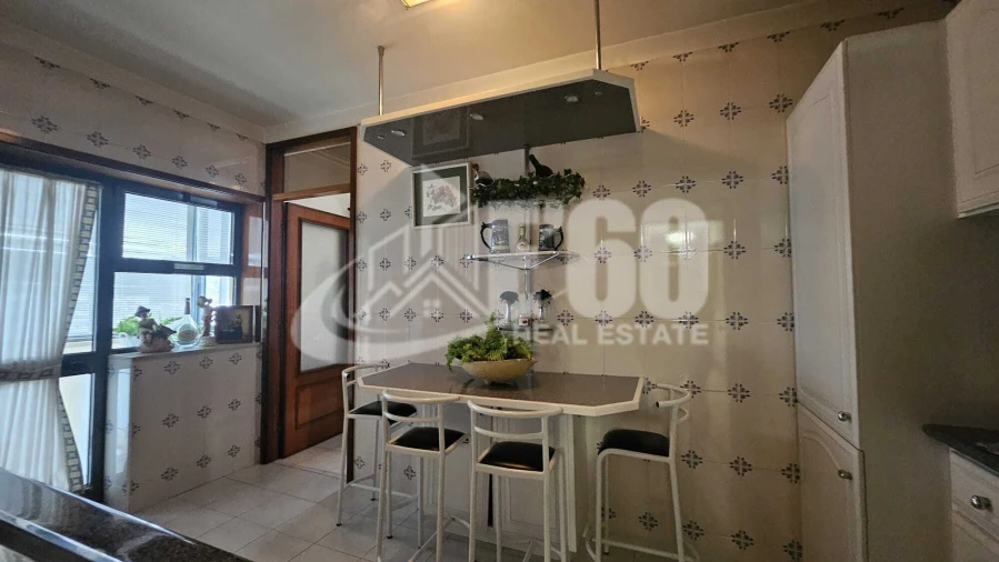 Apartamento T3 para Venda em Santa Maria de Lamas Foto 4