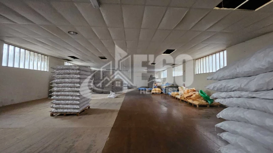 Armazém para Arrendamento em São João de Ver Foto 4