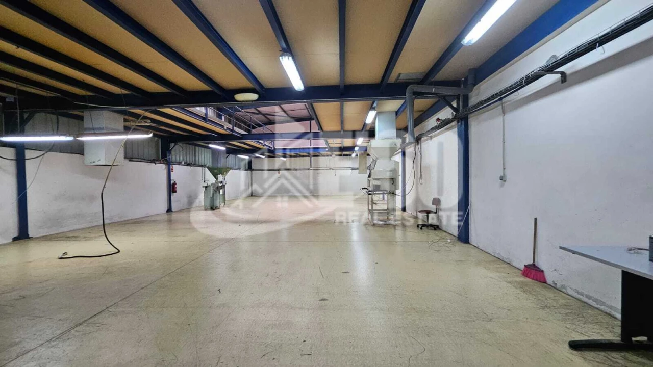Armazém para Arrendamento em São João de Ver Foto 12